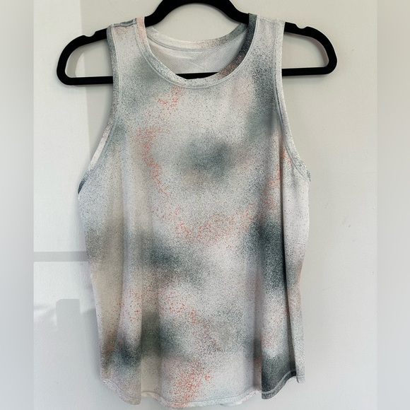 Lululemon High Neck Run and Train Tank spray paint sz 8
A215 - Picture 2 of 7